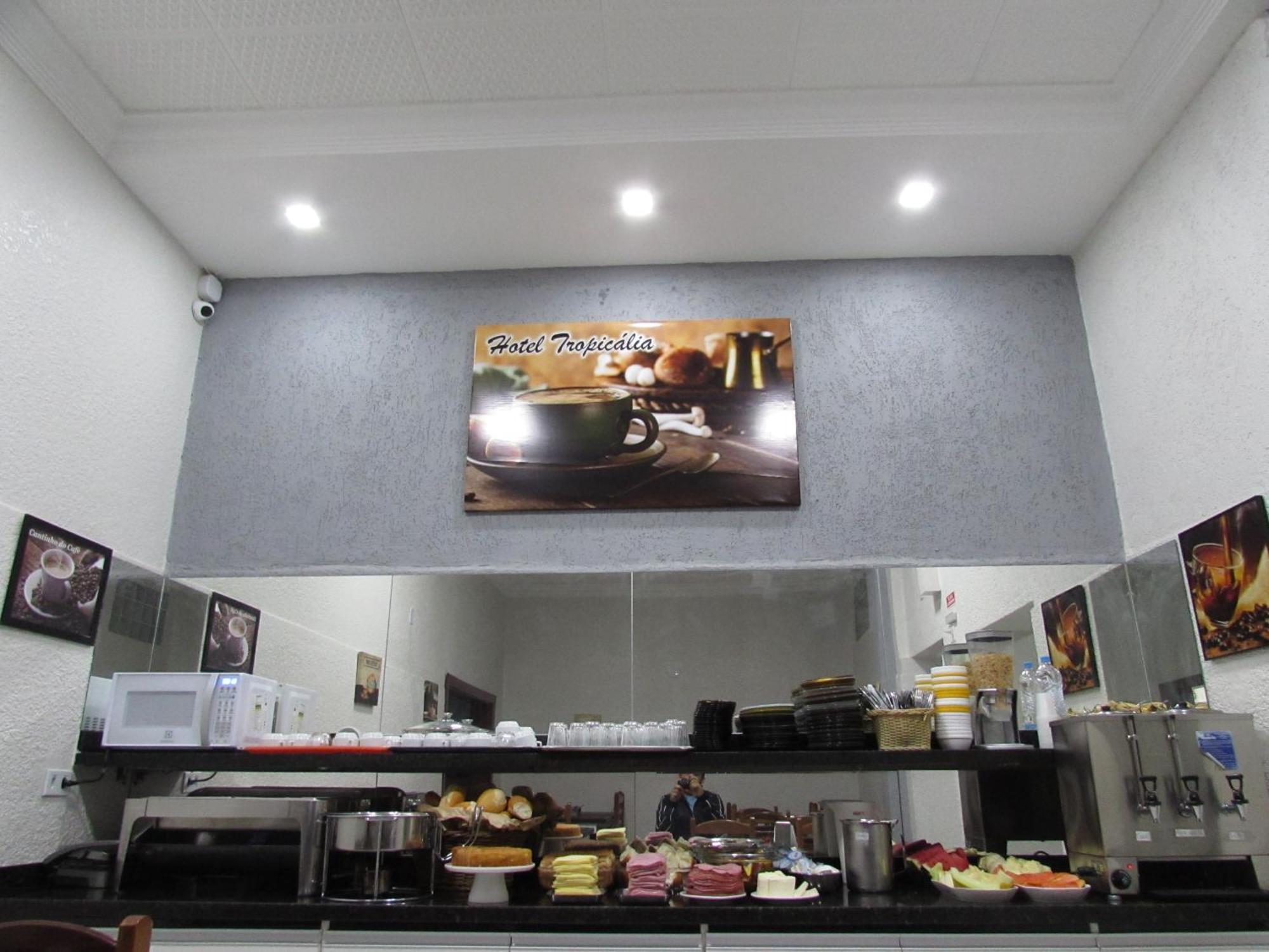Hotel Tropicalia: Downtown Convenience with Parking — Photos 3